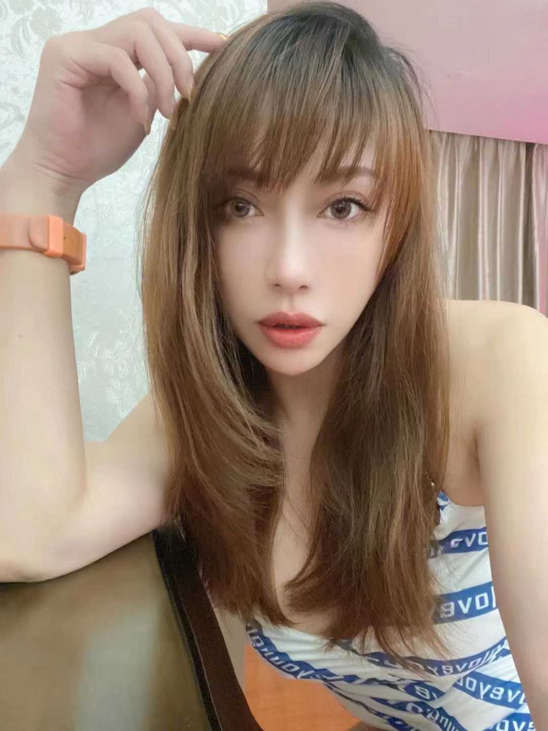 璐璐姐，性感御姐。